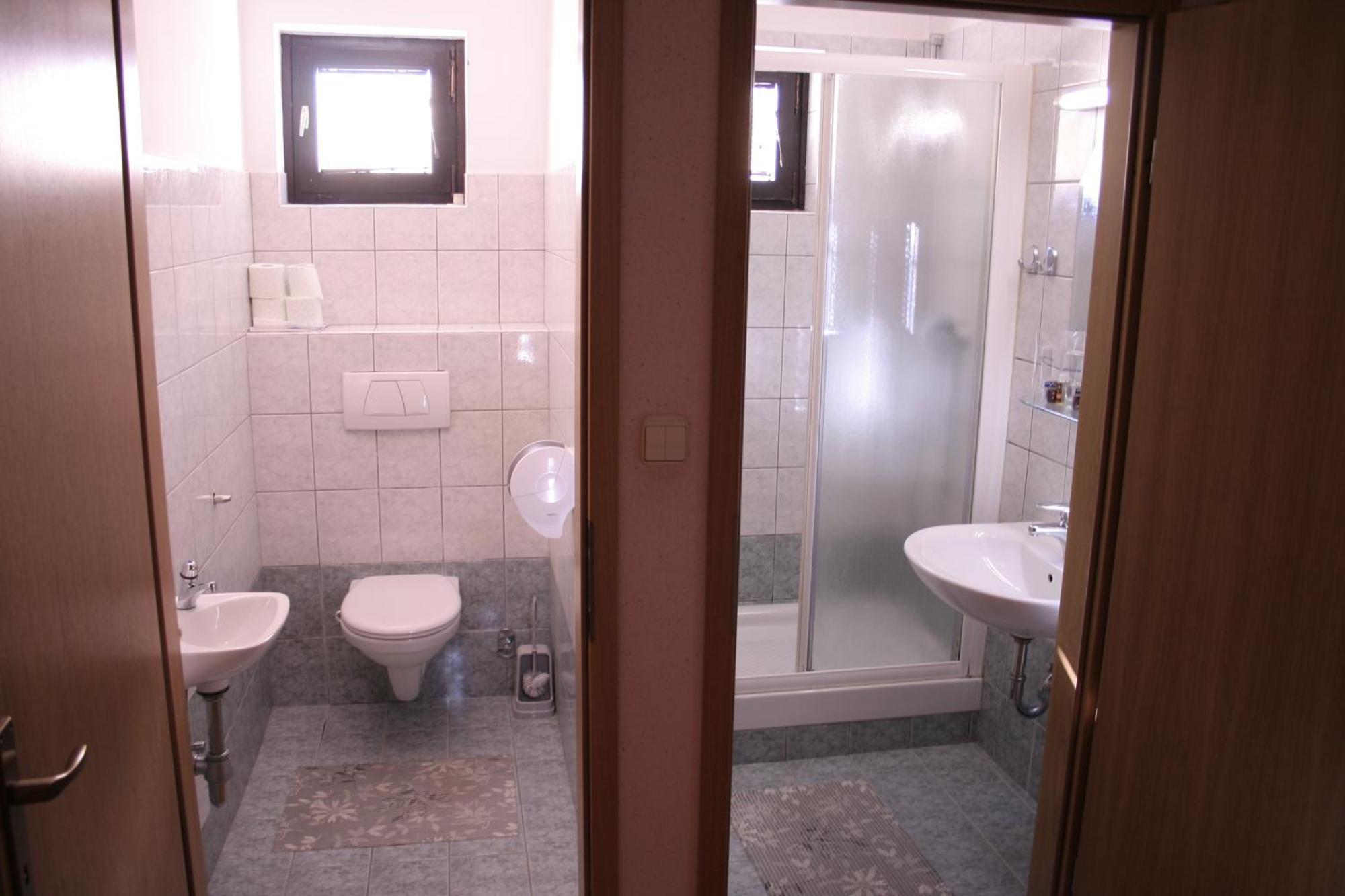 Guesthouse Janez Maribor Exteriör bild